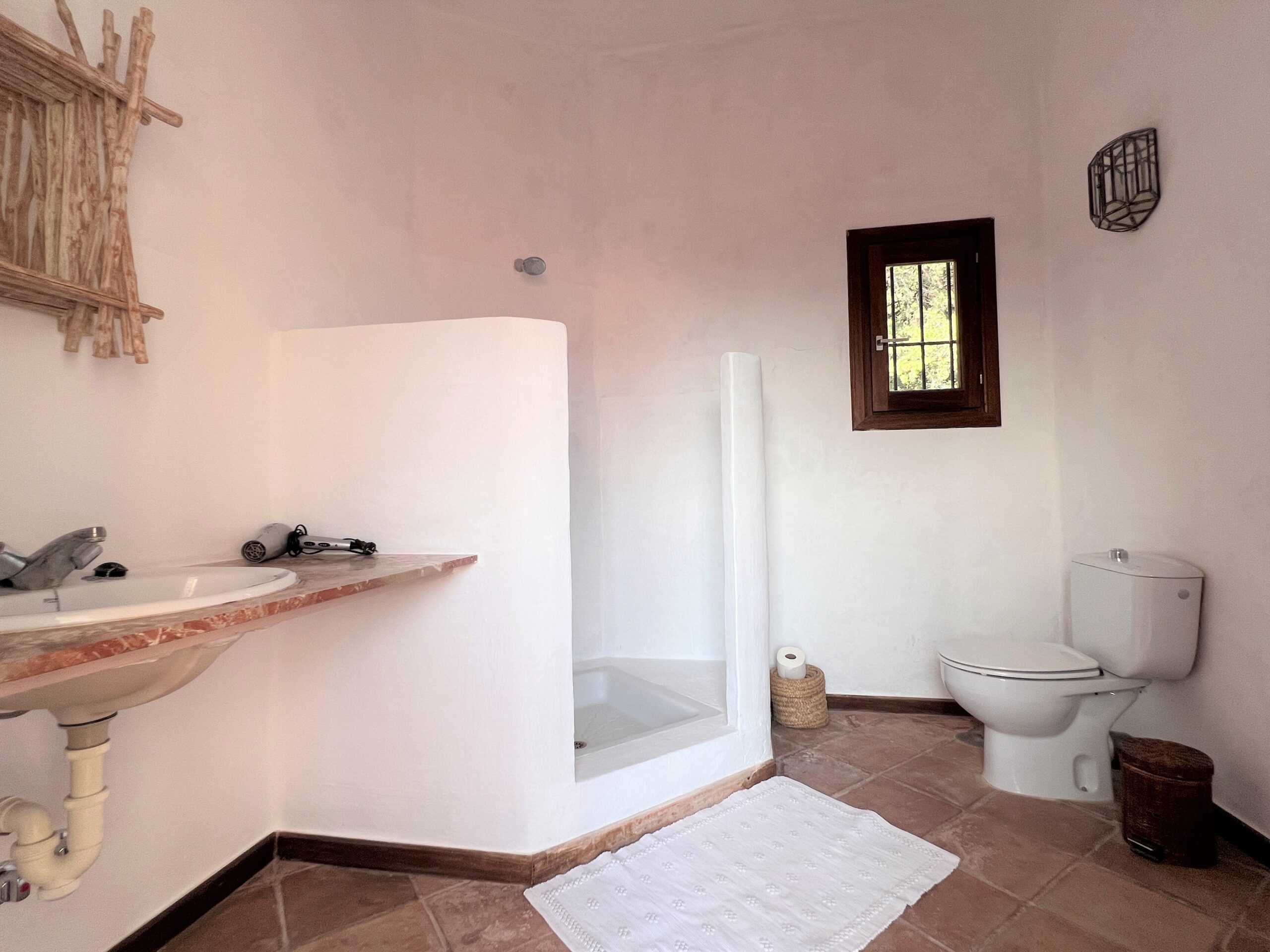 Casita bathroom 1 first floor